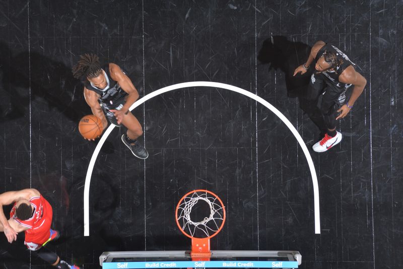 SAN ANTONIO, TX - DECEMBER 5: Devin Vassell #24 of the San Antonio Spurs drives to the basket during the game against the Chicago Bulls on December 5, 2024 at the Frost Bank Center in San Antonio, Texas. NOTE TO USER: User expressly acknowledges and agrees that, by downloading and or using this photograph, user is consenting to the terms and conditions of the Getty Images License Agreement. Mandatory Copyright Notice: Copyright 2024 NBAE (Photos by Michael Gonzales/NBAE via Getty Images)