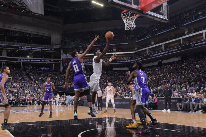 SACRAMENTO, CA - NOVEMBER 9: Caris LeVert #3 of the Cleveland Cavaliers drives to the basket during the game against the Sacramento Kings on November 9, 2022 at Golden 1 Center in Sacramento, California. NOTE TO USER: User expressly acknowledges and agrees that, by downloading and or using this Photograph, user is consenting to the terms and conditions of the Getty Images License Agreement. Mandatory Copyright Notice: Copyright 2022 NBAE (Photo by Rocky Widner/NBAE via Getty Images)