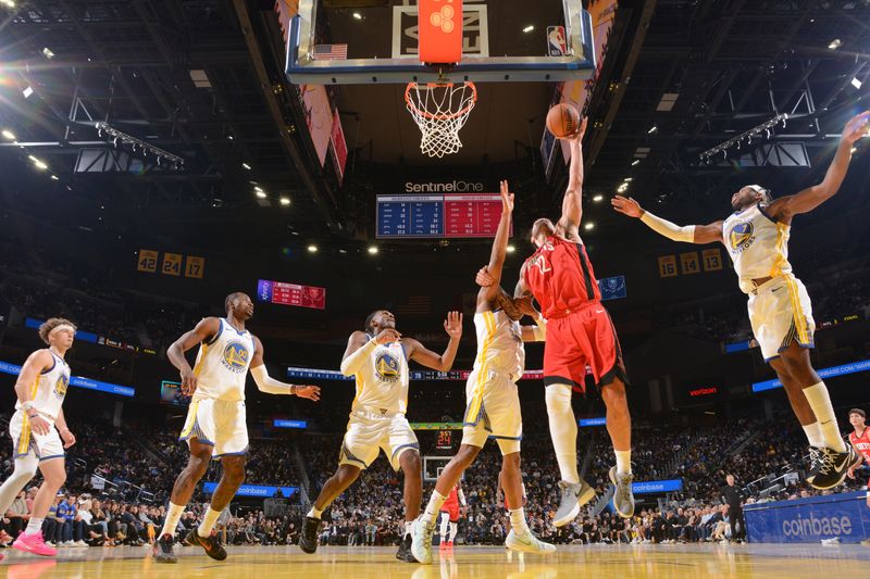 SAN FRANCISCO, CA - DECEMBER 5: Steven Adams #12 of the Houston Rockets drives to the basket during the game against the Golden State Warriors on December 5, 2024 at Chase Center in San Francisco, California. NOTE TO USER: User expressly acknowledges and agrees that, by downloading and or using this photograph, user is consenting to the terms and conditions of Getty Images License Agreement. Mandatory Copyright Notice: Copyright 2024 NBAE (Photo by Noah Graham/NBAE via Getty Images)