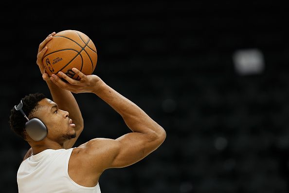 MILWAUKEE, WISCONSIN - DECEMBER 17: Giannis Antetokounmpo #34 of the Milwaukee Bucks warms up before the game against the Houston Rockets at Fiserv Forum on December 17, 2023 in Milwaukee, Wisconsin. NOTE TO USER: User expressly acknowledges and agrees that, by downloading and or using this photograph, User is consenting to the terms and conditions of the Getty Images License Agreement. (Photo by John Fisher/Getty Images)