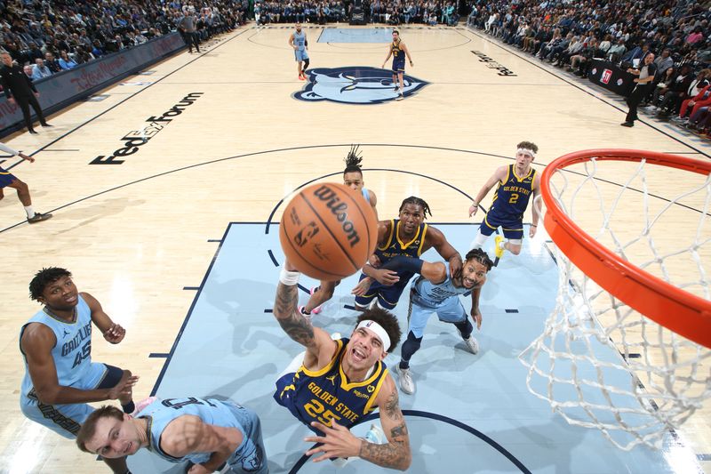 MEMPHIS, TN - FEBRUARY 2: Lester Quinones #25 of the Golden State Warriors drives to the basket during the game against the Memphis Grizzlies on February 2, 2024 at FedExForum in Memphis, Tennessee. NOTE TO USER: User expressly acknowledges and agrees that, by downloading and or using this photograph, User is consenting to the terms and conditions of the Getty Images License Agreement. Mandatory Copyright Notice: Copyright 2024 NBAE (Photo by Joe Murphy/NBAE via Getty Images)