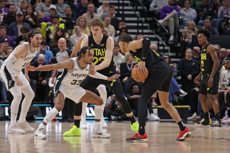 SALT LAKE CITY, UT - MARCH 27: Tre Jones #33 of the San Antonio Spurs plays defense during the game against the Utah Jazz on March 27, 2024 at Delta Center in Salt Lake City, Utah. NOTE TO USER: User expressly acknowledges and agrees that, by downloading and or using this Photograph, User is consenting to the terms and conditions of the Getty Images License Agreement. Mandatory Copyright Notice: Copyright 2024 NBAE (Photo by Chris Nicoll/NBAE via Getty Images)