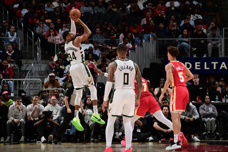 ATLANTA, GA - MARCH 04: Giannis Antetokounmpo #34 of the Milwaukee Bucks shoots the ball during the game against the Atlanta Hawks on March 4, 2025 at State Farm Arena in Atlanta, Georgia.  NOTE TO USER: User expressly acknowledges and agrees that, by downloading and/or using this Photograph, user is consenting to the terms and conditions of the Getty Images License Agreement. Mandatory Copyright Notice: Copyright 2025 NBAE (Photo by Scott Cunningham/NBAE via Getty Images)