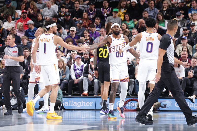 SALT LAKE CITY, UT - NOVEMBER 12: Ryan Dunn #0, Devin Booker #1 and Royce O'Neale #00 of the Phoenix Suns high five during the game against the Utah Jazz during the Emirates NBA Cup game on November 12, 2024 at vivint.SmartHome Arena in Salt Lake City, Utah. NOTE TO USER: User expressly acknowledges and agrees that, by downloading and or using this Photograph, User is consenting to the terms and conditions of the Getty Images License Agreement. Mandatory Copyright Notice: Copyright 2024NBAE (Photo by Melissa Majchrzak/NBAE via Getty Images)