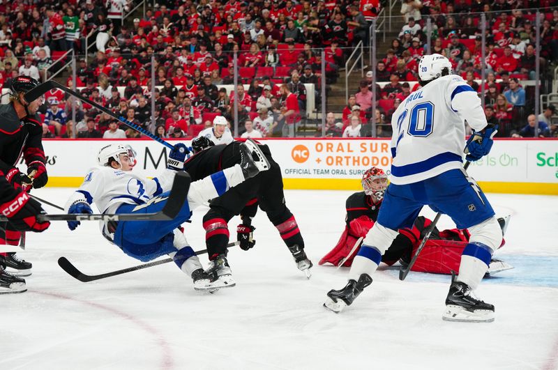 Oct 11, 2024; Raleigh, North Carolina, USA;  Tampa Bay Lightning center Brayden Point (21) scores a goal against the Carolina Hurricanes during the second period at PNC Arena. Mandatory Credit: James Guillory-Imagn Images