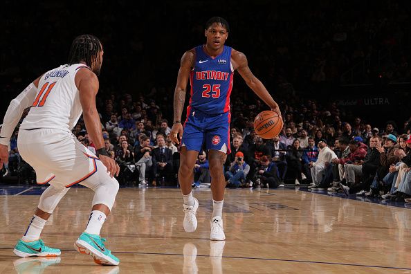 NEW YORK, NY - NOVEMBER 30: Marcus Sasser #25 of the Detroit Pistons shoots the ball during the game against the New York Knicks on November 30, 2023 at Madison Square Garden in New York City, New York.  NOTE TO USER: User expressly acknowledges and agrees that, by downloading and or using this photograph, User is consenting to the terms and conditions of the Getty Images License Agreement. Mandatory Copyright Notice: Copyright 2023 NBAE  (Photo by Jesse D. Garrabrant/NBAE via Getty Images)