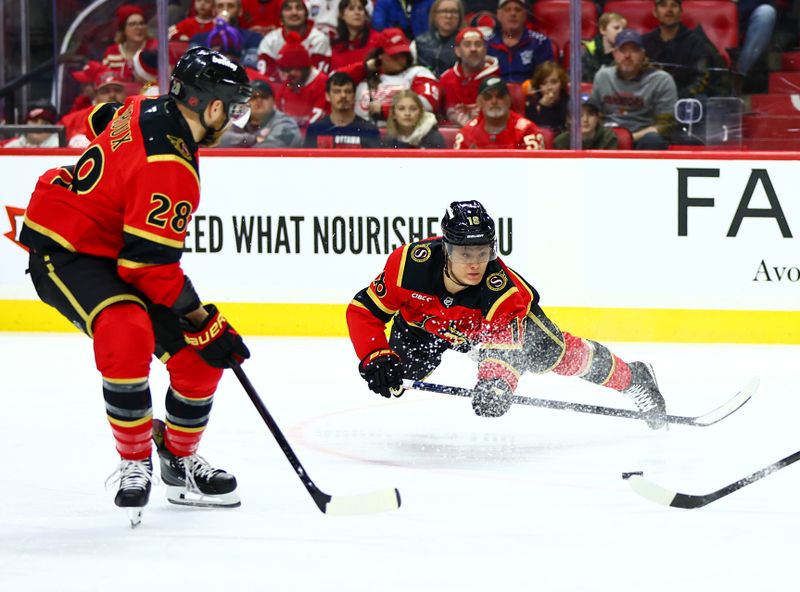 Feb 26, 2026; Ottawa, Ontario, CAN;  Ottawa Senators center Tim Stutzle (18) dives to make a pass to right wing Claude Giroux (28) during the first period against the Detroit Red Wings at Canadian Tire Centre. Mandatory Credit: Keito Newman-Imagn Images