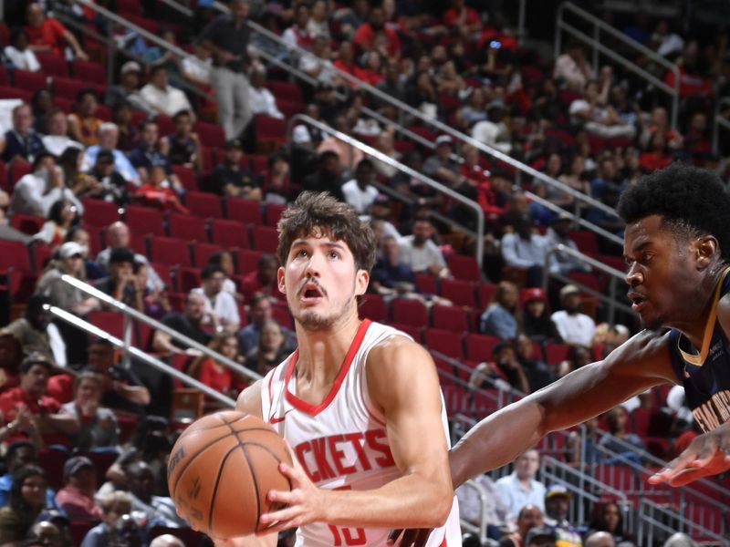 HOUSTON, TX - OCTOBER 15: Reed Sheppard #15 of the Houston Rockets drives to the basket during the game against the New Orleans Pelicans during a NBA preseason game on October 15, 2024 at the Toyota Center in Houston, Texas. NOTE TO USER: User expressly acknowledges and agrees that, by downloading and or using this photograph, User is consenting to the terms and conditions of the Getty Images License Agreement. Mandatory Copyright Notice: Copyright 2024 NBAE (Photo by Logan Riely/NBAE via Getty Images)