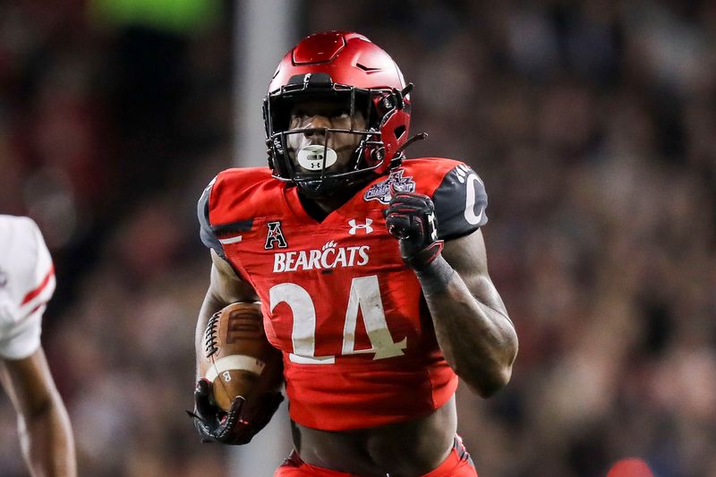 Dec 4, 2021; Cincinnati, Ohio, USA; Cincinnati Bearcats running back Jerome Ford (24) runs the ball in for a touchdown against the Houston Cougars in the second half during the American Athletic Conference championship game at Nippert Stadium. Mandatory Credit: Katie Stratman-USA TODAY Sports