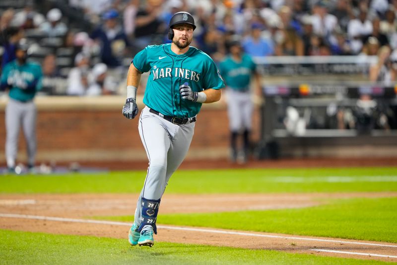 Sep 1, 2023; New York City, New York, USA;  Seattle Mariners catcher Cal Raleigh (29) runs out a single against the New York Mets during the fourth inning at Citi Field. Mandatory Credit: Gregory Fisher-USA TODAY Sports