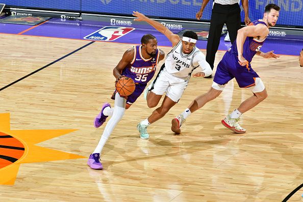 PHOENIX, AZ - NOVEMBER 2: Kevin Durant #35 of the Phoenix Suns shoots the ball during the game against the San Antonio Spurs on November 2, 2023 at Footprint Center in Phoenix, Arizona. NOTE TO USER: User expressly acknowledges and agrees that, by downloading and or using this photograph, user is consenting to the terms and conditions of the Getty Images License Agreement. Mandatory Copyright Notice: Copyright 2023 NBAE (Photo by Kate Frese/NBAE via Getty Images)