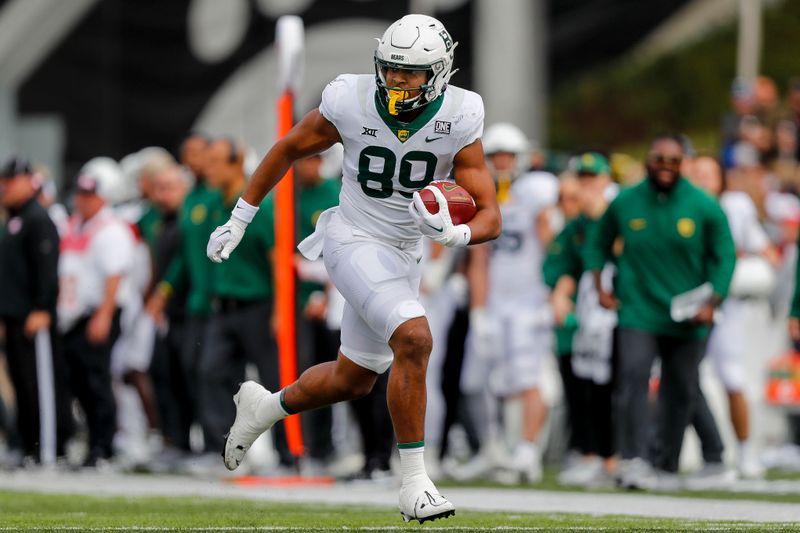 Oct 21, 2023; Cincinnati, Ohio, USA; Baylor Bears tight end Drake Dabney (89) runs with the ball against the Cincinnati Bearcats in the first half at Nippert Stadium. Mandatory Credit: Katie Stratman-USA TODAY Sports