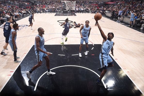 LOS ANGELES, CA - DECEMBER 29: Vince Williams Jr. #5 of the Memphis Grizzlies grabs a rebound during the game against the LA Clippers on December 29, 2023 at Crypto.Com Arena in Los Angeles, California. NOTE TO USER: User expressly acknowledges and agrees that, by downloading and/or using this Photograph, user is consenting to the terms and conditions of the Getty Images License Agreement. Mandatory Copyright Notice: Copyright 2023 NBAE (Photo by Juan Ocampo/NBAE via Getty Images)