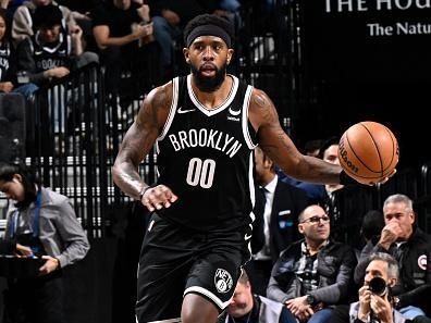 BROOKLYN, NY - DECEMBER 23: Royce O'Neale #00 of the Brooklyn Nets handles the ball during the game against the Detroit Pistons on December 23, 2023 at Barclays Center in Brooklyn, New York. NOTE TO USER: User expressly acknowledges and agrees that, by downloading and or using this Photograph, user is consenting to the terms and conditions of the Getty Images License Agreement. Mandatory Copyright Notice: Copyright 2023 NBAE (Photo by David Dow/NBAE via Getty Images)