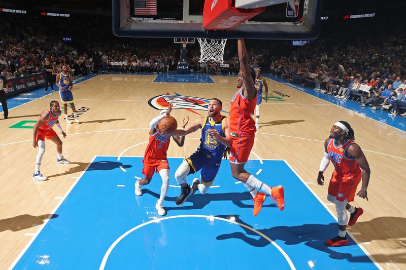 OKLAHOMA CITY, OK - NOVEMBER 10: Stephen Curry #30 of the Golden State Warriors drives to the basket during the game against the Oklahoma City Thunder on November 10, 2024 at Paycom Center in Oklahoma City, Oklahoma. NOTE TO USER: User expressly acknowledges and agrees that, by downloading and or using this photograph, User is consenting to the terms and conditions of the Getty Images License Agreement. Mandatory Copyright Notice: Copyright 2024 NBAE (Photo by Zach Beeker/NBAE via Getty Images)