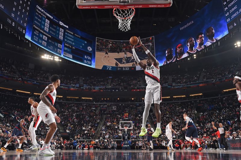 INGLEWOOD, CA - OCTOBER 30: Deandre Ayton #2 of the Portland Trail Blazers goes up for the rebound during the game against the LA Clippers on October 30, 2024 at Intuit Dome in Los Angeles, California. NOTE TO USER: User expressly acknowledges and agrees that, by downloading and/or using this Photograph, user is consenting to the terms and conditions of the Getty Images License Agreement. Mandatory Copyright Notice: Copyright 2024 NBAE (Photo by Juan Ocampo/NBAE via Getty Images)