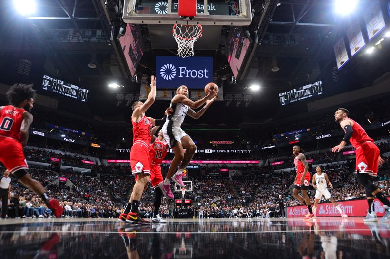 SAN ANTONIO, TX - JANUARY 13: Jeremy Sochan #10 of the San Antonio Spurs drives to the basket during the game against the Chicago Bulls on January 13, 2024 at the Frost Bank Center in San Antonio, Texas. NOTE TO USER: User expressly acknowledges and agrees that, by downloading and or using this photograph, user is consenting to the terms and conditions of the Getty Images License Agreement. Mandatory Copyright Notice: Copyright 2024 NBAE (Photos by Michael Gonzales/NBAE via Getty Images)