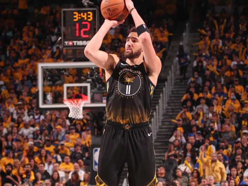 SAN FRANCISCO, CA - APRIL 20:  Klay Thompson #11 of the Golden State Warriors shoots the ball during the game during round one game three of the 2023 NBA Playoffs on April 20, 2023 at Chase Center in San Francisco, California. NOTE TO USER: User expressly acknowledges and agrees that, by downloading and or using this photograph, user is consenting to the terms and conditions of Getty Images License Agreement. Mandatory Copyright Notice: Copyright 2023 NBAE (Photo by Jed Jacobsohn/NBAE via Getty Images)