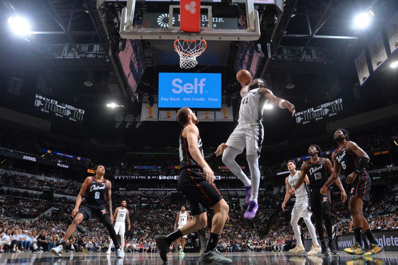 SAN ANTONIO, TX - APRIL 14: RaiQuan Gray #41 of the San Antonio Spurs drives to the basket during the game against the Detroit Pistons on April 14, 2024 at the Frost Bank Center in San Antonio, Texas. NOTE TO USER: User expressly acknowledges and agrees that, by downloading and or using this photograph, user is consenting to the terms and conditions of the Getty Images License Agreement. Mandatory Copyright Notice: Copyright 2024 NBAE (Photos by Michael Gonzales/NBAE via Getty Images)