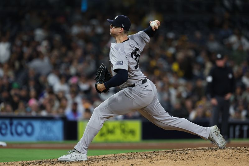 May 25, 2024; San Diego, California, USA; New York Yankees relief pitcher Clay Holmes (35) pitches against the San Diego Padres during the ninth inning at Petco Park. Mandatory Credit: Chadd Cady-USA TODAY Sports