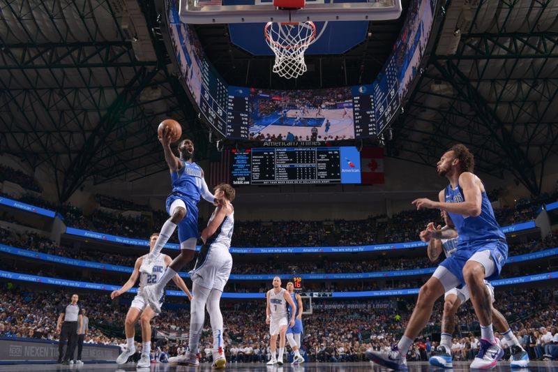 DALLAS, TX - JANUARY 29: Tim Hardaway Jr. #10 of the Dallas Mavericks goes to the basket during the game on January 29, 2024 at the American Airlines Center in Dallas, Texas. NOTE TO USER: User expressly acknowledges and agrees that, by downloading and or using this photograph, User is consenting to the terms and conditions of the Getty Images License Agreement. Mandatory Copyright Notice: Copyright 2024 NBAE (Photo by Glenn James/NBAE via Getty Images)