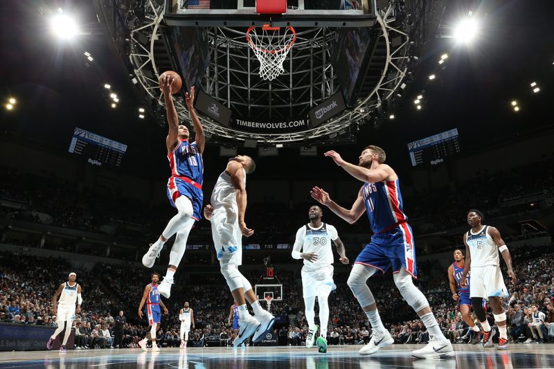 MINNEAPOLIS, MN -  NOVEMBER 27: Keegan Murray #13 of the Sacramento Kings drives to the basket during the game against the Minnesota Timberwolves on November 27, 2024 at Target Center in Minneapolis, Minnesota. NOTE TO USER: User expressly acknowledges and agrees that, by downloading and or using this Photograph, user is consenting to the terms and conditions of the Getty Images License Agreement. Mandatory Copyright Notice: Copyright 2024 NBAE (Photo by David Sherman/NBAE via Getty Images)