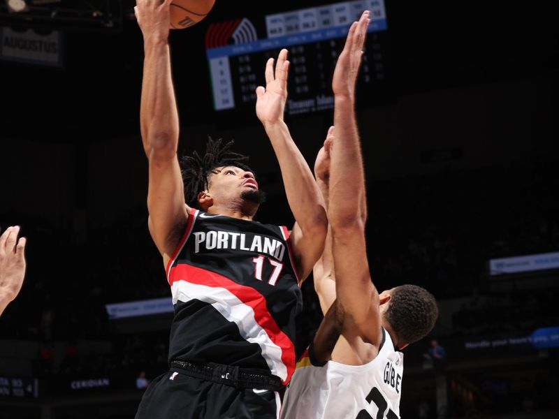 MINNEAPOLIS, MN -  APRIL 2: Shaedon Sharpe #17 of the Portland Trail Blazers drives to the basket during the game against the Minnesota Timberwolves on April 2, 2023 at Target Center in Minneapolis, Minnesota. NOTE TO USER: User expressly acknowledges and agrees that, by downloading and or using this Photograph, user is consenting to the terms and conditions of the Getty Images License Agreement. Mandatory Copyright Notice: Copyright 2023 NBAE (Photo by David Sherman/NBAE via Getty Images)