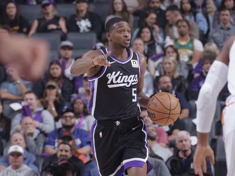 SACRAMENTO, CA - NOVEMBER 13: De'Aaron Fox #5 of the Sacramento Kings dribbles the ball during the game against the Phoenix Suns on November 13, 2024 at Golden 1 Center in Sacramento, California. NOTE TO USER: User expressly acknowledges and agrees that, by downloading and or using this Photograph, user is consenting to the terms and conditions of the Getty Images License Agreement. Mandatory Copyright Notice: Copyright 2024 NBAE (Photo by Rocky Widner/NBAE via Getty Images)