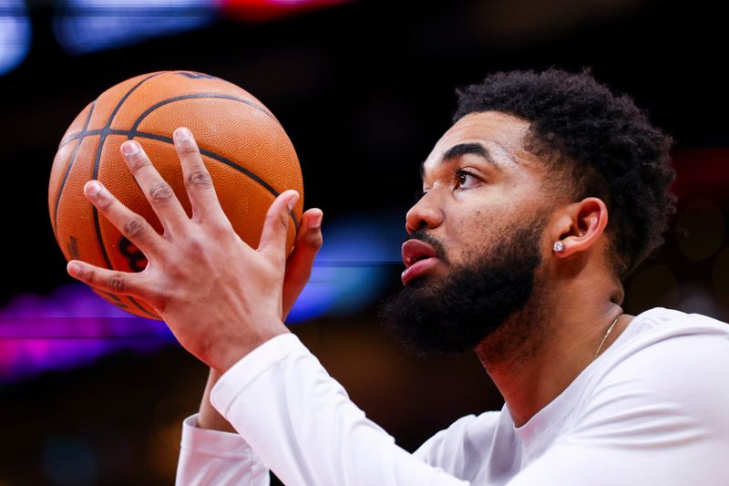 TORONTO, CANADA - DECEMBER 9: Karl-Anthony Towns #32 of the New York Knicks warms up before the game against the Toronto Raptors on December 9, 2024 at the Scotiabank Arena in Toronto, Ontario, Canada.  NOTE TO USER: User expressly acknowledges and agrees that, by downloading and or using this Photograph, user is consenting to the terms and conditions of the Getty Images License Agreement.  Mandatory Copyright Notice: Copyright 2024 NBAE (Photo by Vaughn Ridley/NBAE via Getty Images)