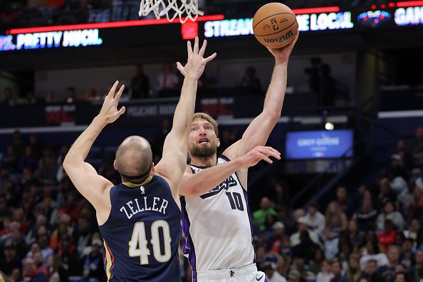 NEW ORLEANS, LOUISIANA - NOVEMBER 22: Domantas Sabonis #10 of the Sacramento Kings shoots against Cody Zeller #40 of the New Orleans Pelicans during the first half at the Smoothie King Center on November 22, 2023 in New Orleans, Louisiana. NOTE TO USER: User expressly acknowledges and agrees that, by downloading and or using this Photograph, user is consenting to the terms and conditions of the Getty Images License Agreement. (Photo by Jonathan Bachman/Getty Images)