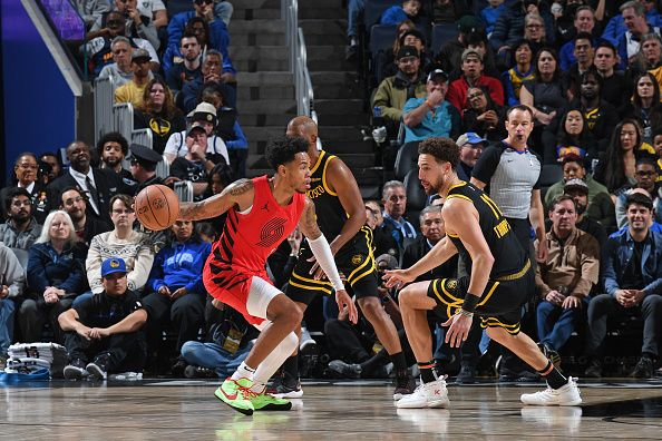 SAN FRANCISCO, CA - DECEMBER 23: Anfernee Simons #1 of the Portland Trail Blazers dribbles the ball during the game against the Golden State Warriors on December 23, 2023 at Chase Center in San Francisco, California. NOTE TO USER: User expressly acknowledges and agrees that, by downloading and or using this photograph, user is consenting to the terms and conditions of Getty Images License Agreement. Mandatory Copyright Notice: Copyright 2023 NBAE (Photo by Noah Graham/NBAE via Getty Images)
