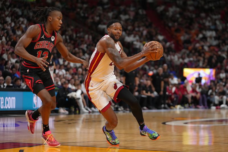 MIAMI, FL - APRIL 19: Haywood Highsmith #24 of the Miami Heat drives to the basket during the game against the Chicago Bulls during the 2024 SoFi Play-In Tournament on April 19, 2024 at Kaseya Center in Miami, Florida. NOTE TO USER: User expressly acknowledges and agrees that, by downloading and or using this Photograph, user is consenting to the terms and conditions of the Getty Images License Agreement. Mandatory Copyright Notice: Copyright 2024 NBAE (Photo by Eric Espada/NBAE via Getty Images)