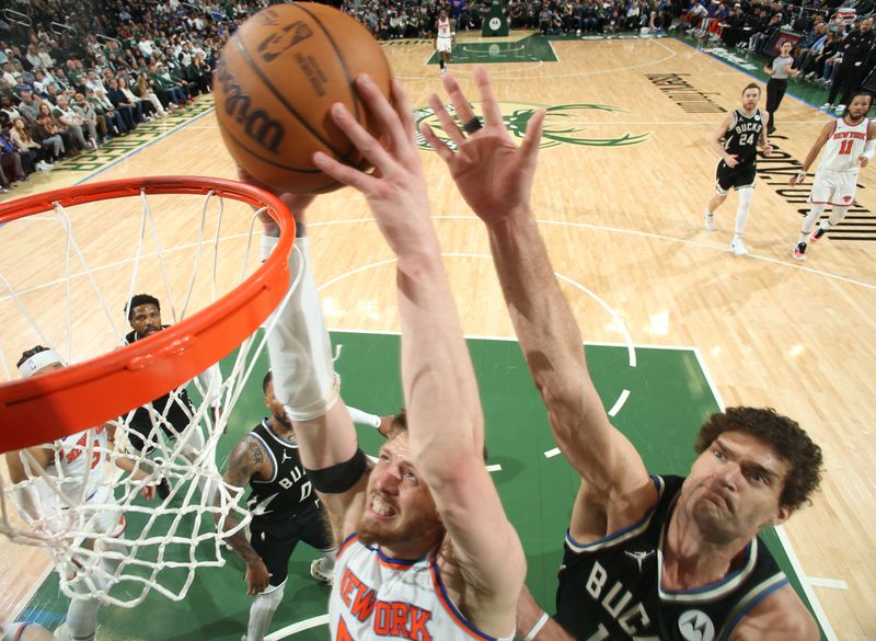 MILWAUKEE, WI - APRIL 7: Isaiah Hartenstein #55 of the New York Knicks dunks the ball during the game against the Milwaukee Bucks on April 7, 2024 at the Fiserv Forum Center in Milwaukee, Wisconsin. NOTE TO USER: User expressly acknowledges and agrees that, by downloading and or using this Photograph, user is consenting to the terms and conditions of the Getty Images License Agreement. Mandatory Copyright Notice: Copyright 2024 NBAE (Photo by Gary Dineen/NBAE via Getty Images).