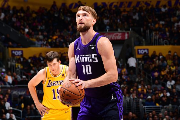 LOS ANGELES, CA - NOVEMBER 15: Domantas Sabonis #10 of the Sacramento Kings shoots a free throw during the game against the Los Angeles Lakers on November 15, 2023 at Crypto.Com Arena in Los Angeles, California. NOTE TO USER: User expressly acknowledges and agrees that, by downloading and/or using this Photograph, user is consenting to the terms and conditions of the Getty Images License Agreement. Mandatory Copyright Notice: Copyright 2023 NBAE (Photo by Adam Pantozzi/NBAE via Getty Images)