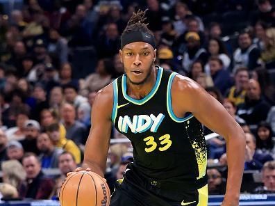 INDIANAPOLIS, INDIANA - NOVEMBER 03: Myles Turner #33 of the Indiana Pacers drives to the basket in the second half against the Cleveland Cavaliers during the NBA In-Season Tournament game at Gainbridge Fieldhouse on November 03, 2023 in Indianapolis, Indiana. NOTE TO USER: User expressly acknowledges and agrees that, by downloading and or using this photograph, User is consenting to the terms and conditions of the Getty Images License Agreement.  (Photo by Justin Casterline/Getty Images)