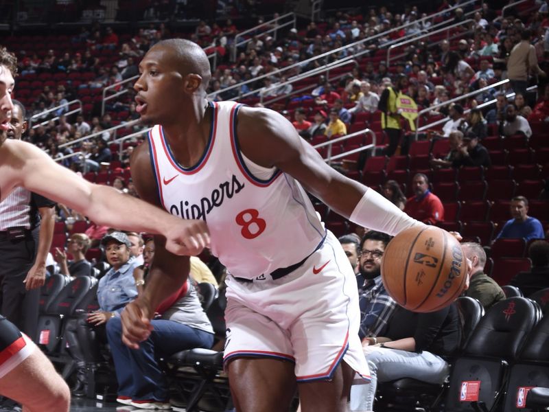 HOUSTON, TX - NOVEMBER 15: Kris Dunn #8 of the LA Clippers dribbles the ball during the game against the Houston Rockets during the Emirates NBA Cup game on November 15, 2024 at the Toyota Center in Houston, Texas. NOTE TO USER: User expressly acknowledges and agrees that, by downloading and or using this photograph, User is consenting to the terms and conditions of the Getty Images License Agreement. Mandatory Copyright Notice: Copyright 2024 NBAE (Photo by Logan Riely/NBAE via Getty Images)