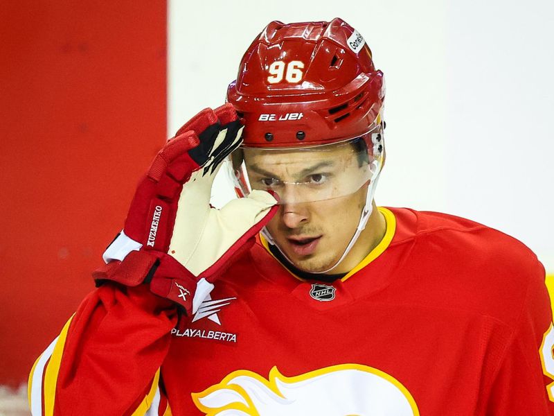 Calgary Flames vs Nashville Predators: Jonathan Huberdeau Set to Shine in Upcoming Clash