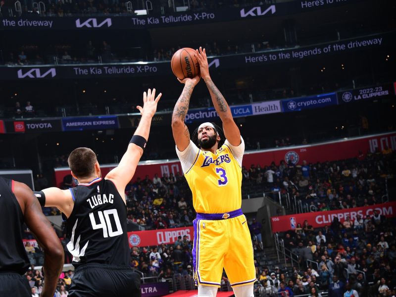 LOS ANGELES, CA - NOVEMBER 9: Anthony Davis #3 of the Los Angeles Lakers shoots the ball during the game against the LA Clippers on November 9, 2022 at Crypto.Com Arena in Los Angeles, California. NOTE TO USER: User expressly acknowledges and agrees that, by downloading and/or using this Photograph, user is consenting to the terms and conditions of the Getty Images License Agreement. Mandatory Copyright Notice: Copyright 2022 NBAE (Photo by Adam Pantozzi/NBAE via Getty Images)