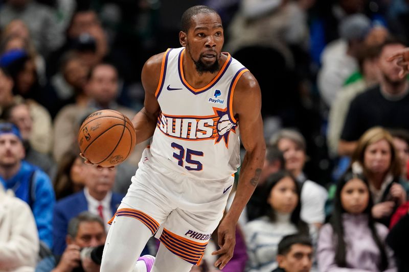 DALLAS, TEXAS - JANUARY 24: Kevin Durant #35 of the Phoenix Suns brings the ball up court during the first half against the Dallas Mavericks at American Airlines Center on January 24, 2024 in Dallas, Texas. NOTE TO USER: User expressly acknowledges and agrees that, by downloading and or using this photograph, User is consenting to the terms and conditions of the Getty Images License Agreement. (Photo by Sam Hodde/Getty Images)