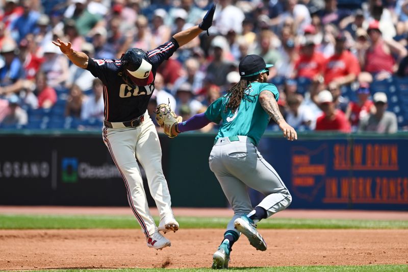 Mariners' Early Lead Overwhelmed by Guardians' Surge at Progressive Field