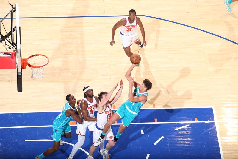 NEW YORK, NY - OCTOBER 15: Tidjane Salaun #31 of the Charlotte Hornets drives to the basket during the game against the New York Knicks during the 2024 NBA Preseason on October 15, 2024 at Madison Square Garden in New York City, New York.  NOTE TO USER: User expressly acknowledges and agrees that, by downloading and or using this photograph, User is consenting to the terms and conditions of the Getty Images License Agreement. Mandatory Copyright Notice: Copyright 2024 NBAE  (Photo by Nathaniel S. Butler/NBAE via Getty Images)