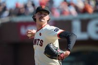 Giants Edge Cardinals in a Nail-Biting Oracle Park Victory