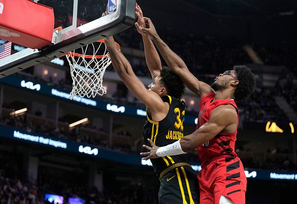 SAN FRANCISCO, CALIFORNIA - DECEMBER 23: Trayce Jackson-Davis #32 of the Golden State Warriors going up for a slam dunk gets fouled by Scoot Henderson #00 of the Portland Trail Blazers during the second half at Chase Center on December 23, 2023 in San Francisco, California. NOTE TO USER: User expressly acknowledges and agrees that, by downloading and or using this photograph, User is consenting to the terms and conditions of the Getty Images License Agreement. (Photo by Thearon W. Henderson/Getty Images)