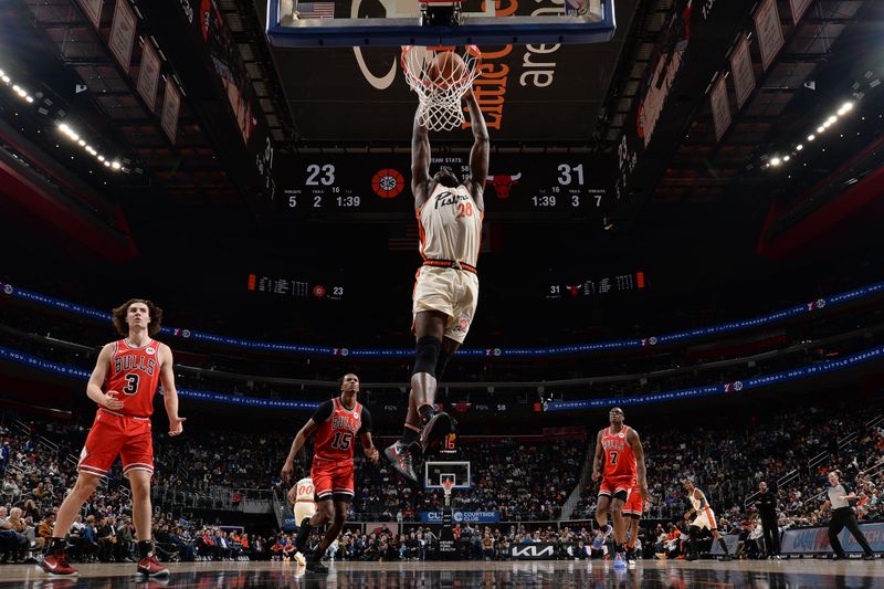 DETROIT, MI - NOVEMBER 18: Isaiah Stewart #28 of the Detroit Pistons dunks the ball during the game against the Chicago Bulls on November 18, 2024 at Little Caesars Arena in Detroit, Michigan. NOTE TO USER: User expressly acknowledges and agrees that, by downloading and/or using this photograph, User is consenting to the terms and conditions of the Getty Images License Agreement. Mandatory Copyright Notice: Copyright 2024 NBAE (Photo by Chris Schwegler/NBAE via Getty Images)