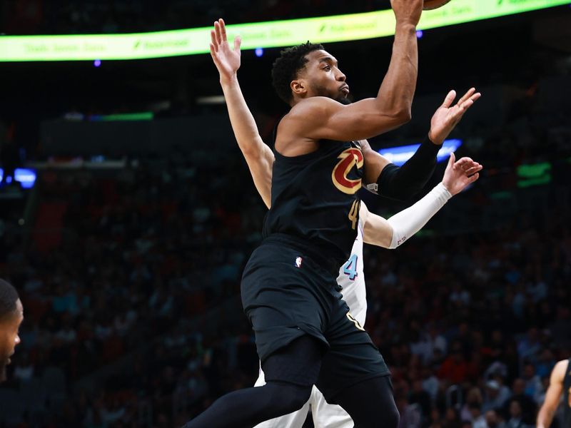 MIAMI, FLORIDA - JANUARY 29: Donovan Mitchell #45 of the Cleveland Cavaliers drives to the net against the Miami Heat during the second half at Kaseya Center on January 29, 2025 in Miami, Florida.  NOTE TO USER: User expressly acknowledges and agrees that, by downloading and or using this Photograph, user is consenting to the terms and conditions of the Getty Images License Agreement. (Photo by Carmen Mandato/Getty Images)