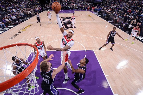 SACRAMENTO, CA - DECEMBER 18: Daniel Gafford #21 of the Washington Wizards drives to the basket during the game against the Sacramento Kings on December 18, 2023 at Golden 1 Center in Sacramento, California. NOTE TO USER: User expressly acknowledges and agrees that, by downloading and or using this Photograph, user is consenting to the terms and conditions of the Getty Images License Agreement. Mandatory Copyright Notice: Copyright 2023 NBAE (Photo by Rocky Widner/NBAE via Getty Images)