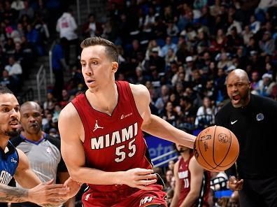 ORLANDO, FL - DECEMBER 20: Duncan Robinson #55 of the Miami Heat drives to the basket during the game against the Orlando Magic on December 20, 2023 at the Kia Center in Orlando, Florida. NOTE TO USER: User expressly acknowledges and agrees that, by downloading and or using this photograph, User is consenting to the terms and conditions of the Getty Images License Agreement. Mandatory Copyright Notice: Copyright 2023 NBAE (Photo by Fernando Medina/NBAE via Getty Images)