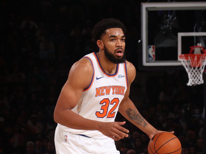 NEW YORK, NY - NOVEMBER 18: Karl-Anthony Towns #32 of the New York Knicks dribbles the ball during the game against the Washington Wizards on November 18, 2024 at Madison Square Garden in New York City, New York.  NOTE TO USER: User expressly acknowledges and agrees that, by downloading and or using this photograph, User is consenting to the terms and conditions of the Getty Images License Agreement. Mandatory Copyright Notice: Copyright 2024 NBAE  (Photo by Nathaniel S. Butler/NBAE via Getty Images)