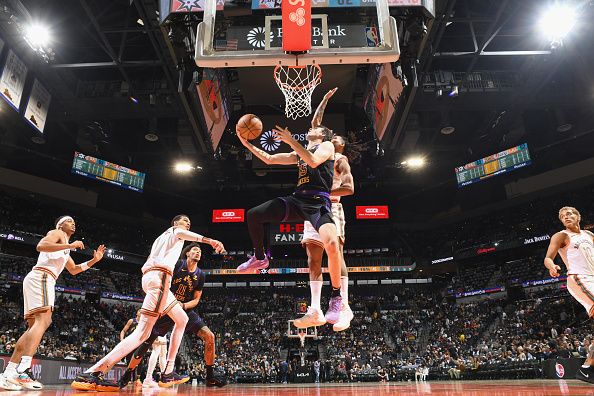 SAN ANTONIO, TX - DECEMBER 15:  Austin Reaves #15 of the Los Angeles Lakers goes to the basket during the game on December 15, 2023 at the Frost Bank Center in San Antonio, Texas. NOTE TO USER: User expressly acknowledges and agrees that, by downloading and or using this photograph, user is consenting to the terms and conditions of the Getty Images License Agreement. Mandatory Copyright Notice: Copyright 2023 NBAE (Photos by Andrew D. Bernstein/NBAE via Getty Images)