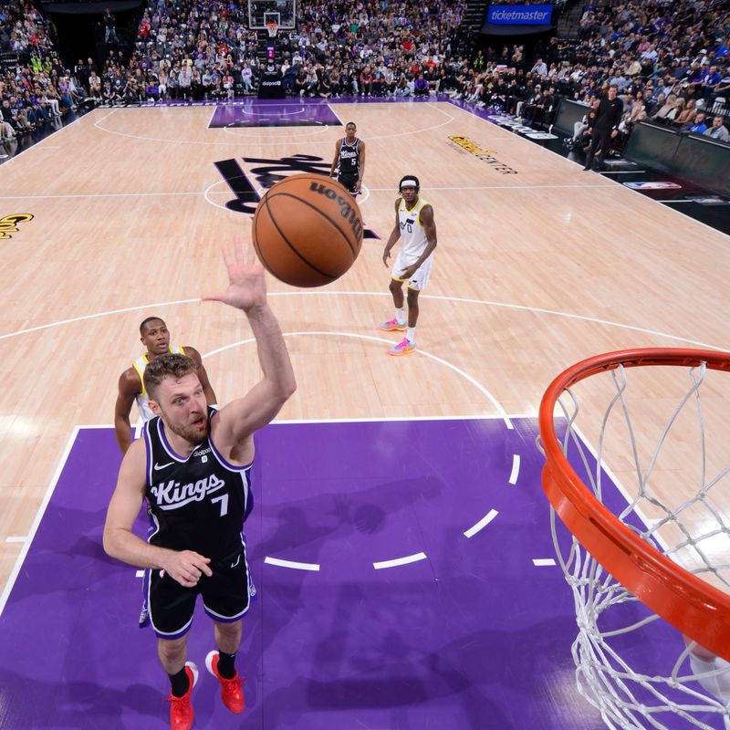 SACRAMENTO, CA - MARCH 31: Sasha Vezenkov #7 of the Sacramento Kings drives to the basket during the game against the Utah Jazz on March 31, 2024 at Golden 1 Center in Sacramento, California. NOTE TO USER: User expressly acknowledges and agrees that, by downloading and or using this Photograph, user is consenting to the terms and conditions of the Getty Images License Agreement. Mandatory Copyright Notice: Copyright 2024 NBAE (Photo by Rocky Widner/NBAE via Getty Images)